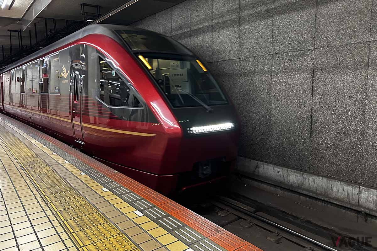 近鉄特急「ひのとり」。「くつろぎのアップグレード」をコンセプトとしている