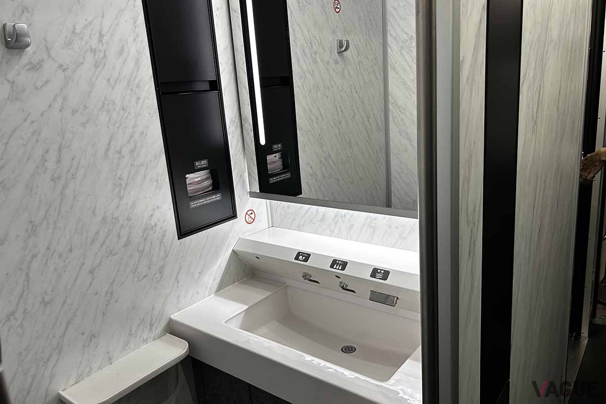 近鉄特急「ひのとり」の洗面台