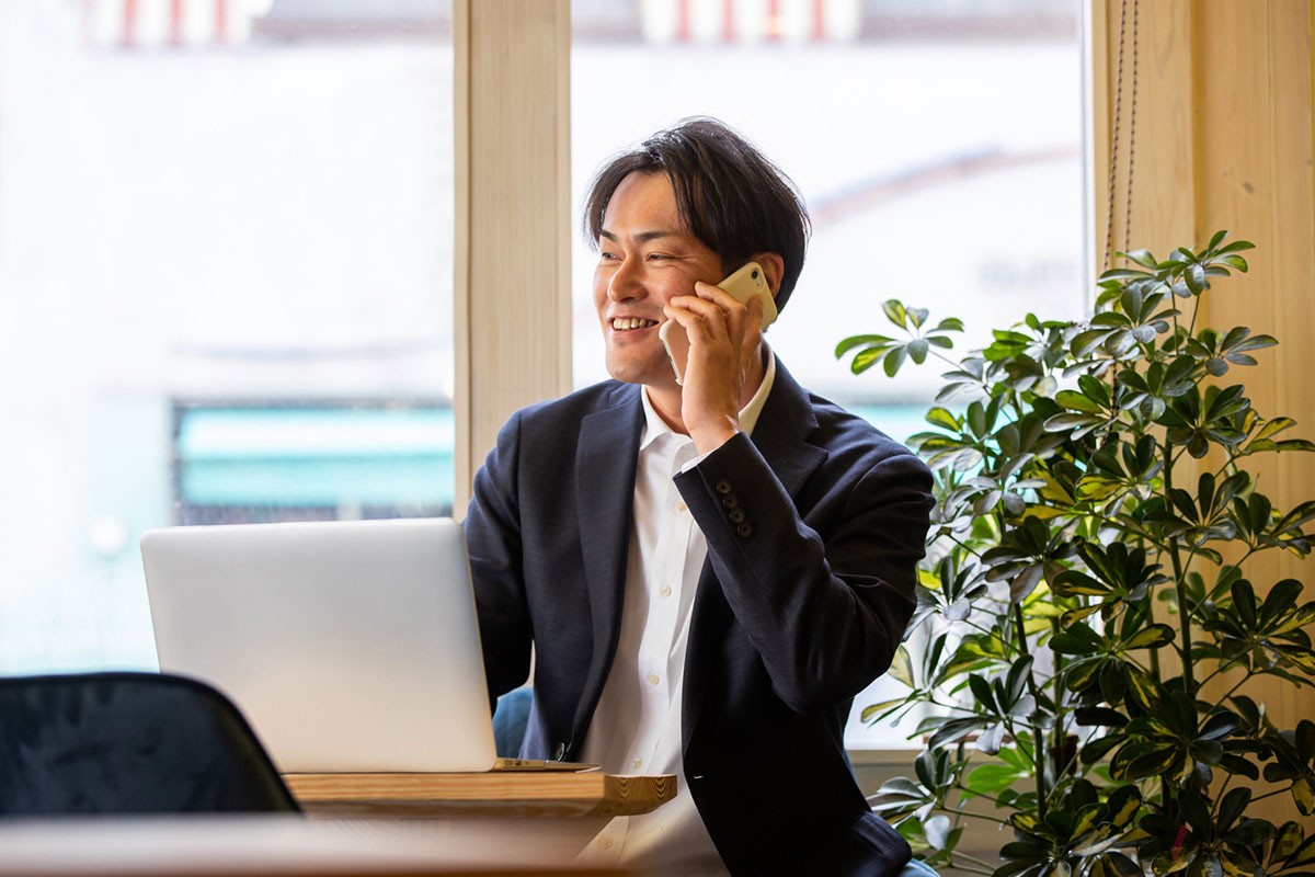 電話は声の大きさ、また長時間の会話も注意が必要