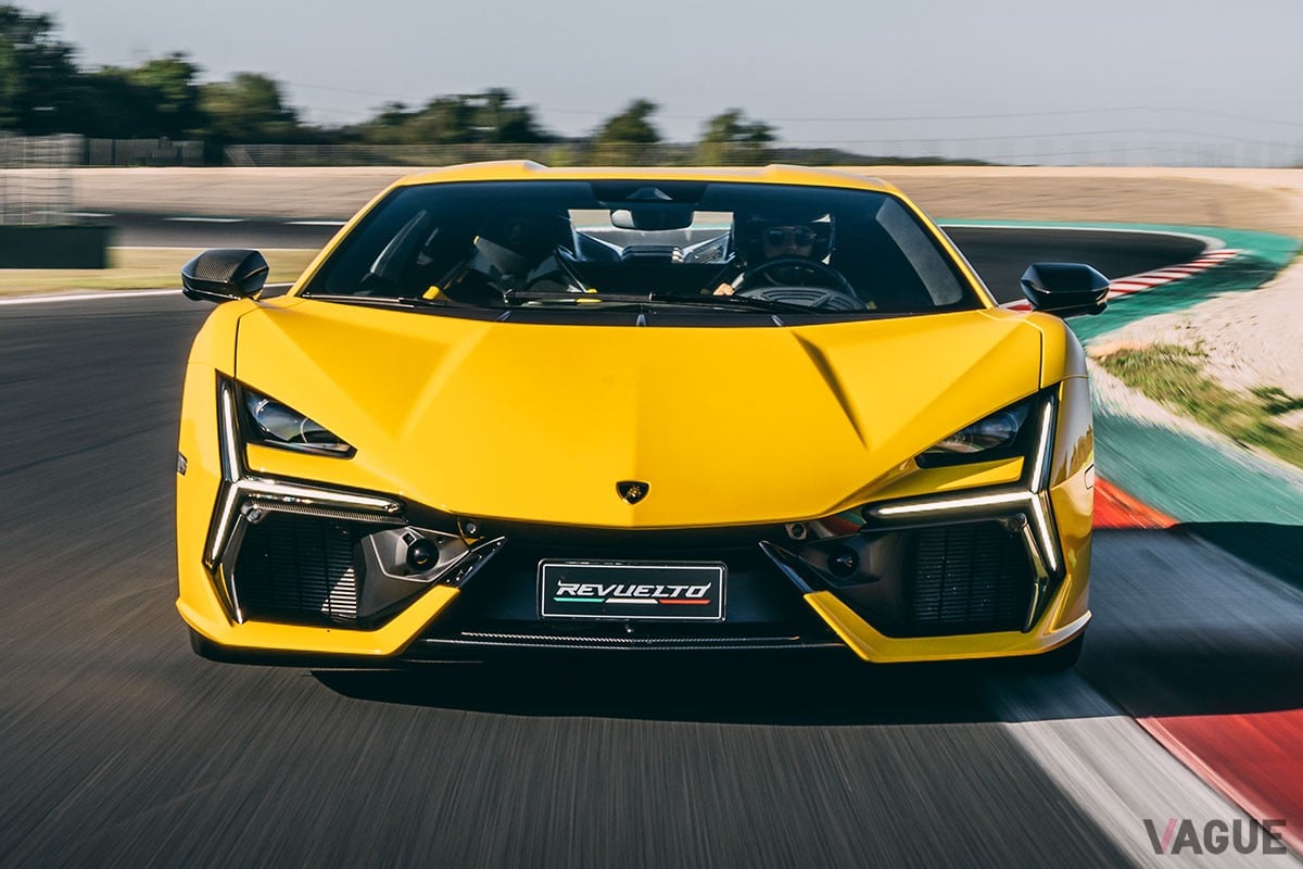 ヴァレルンガサーキットで圧倒的な速さを披露したランボルギーニの新しい電動スーパースポーツ「レヴエルト」