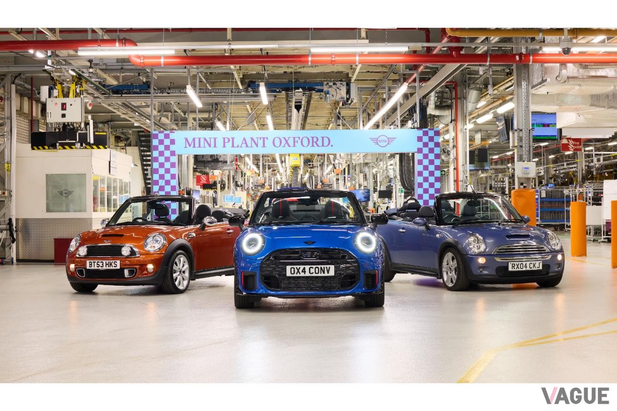 英国オックスフォード工場での生産が開始された新型「ミニクーパー・コンバーチブル」