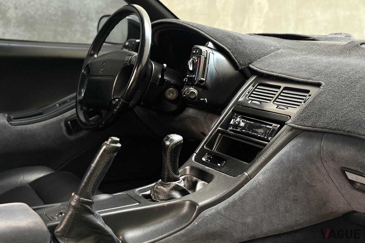 海外オークションサイト「Car＆Vids」に出品されたZ32型1993年式日産「フェアレディZ」のインテリア