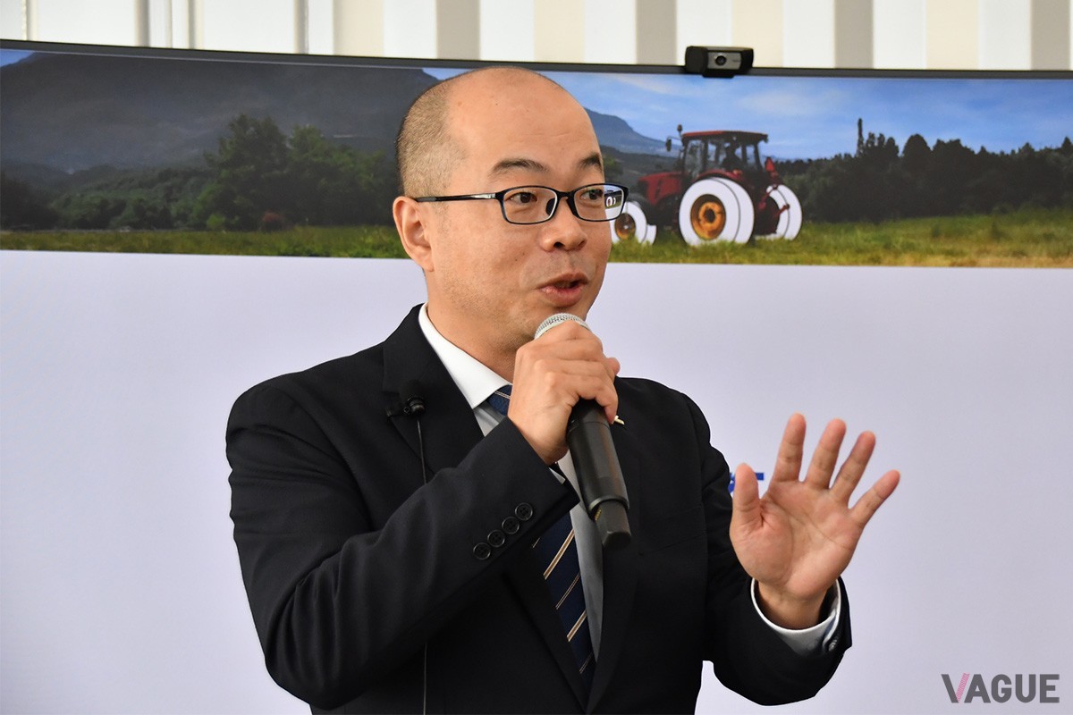 記者発表会にて登壇する日本ミシュランタイヤ 人事部 デベロップメントパートナーの武内良憲氏