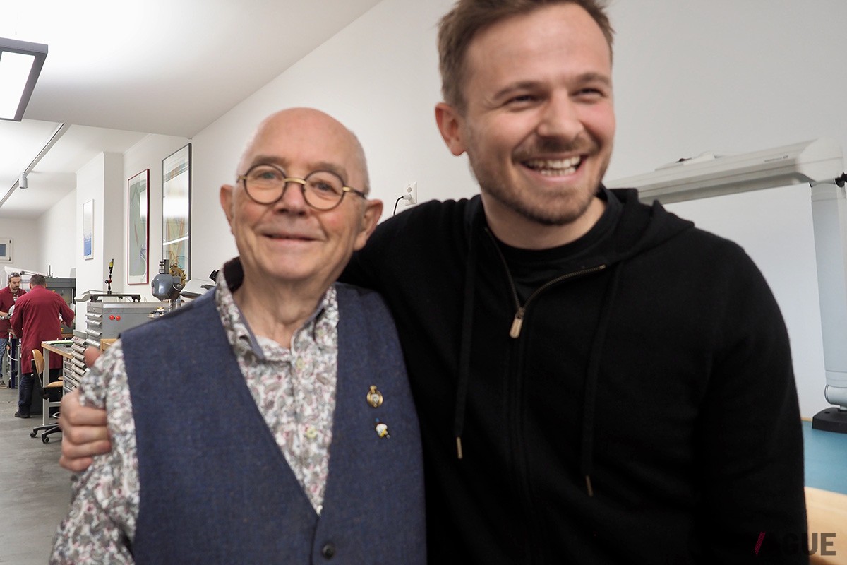 JPHという愛称で呼ばれるピエール・ハグマン氏。現在もレジェップ・レジェピ（写真右）の工房でその腕を振るっている　©Yasuhito Shibuya 2024