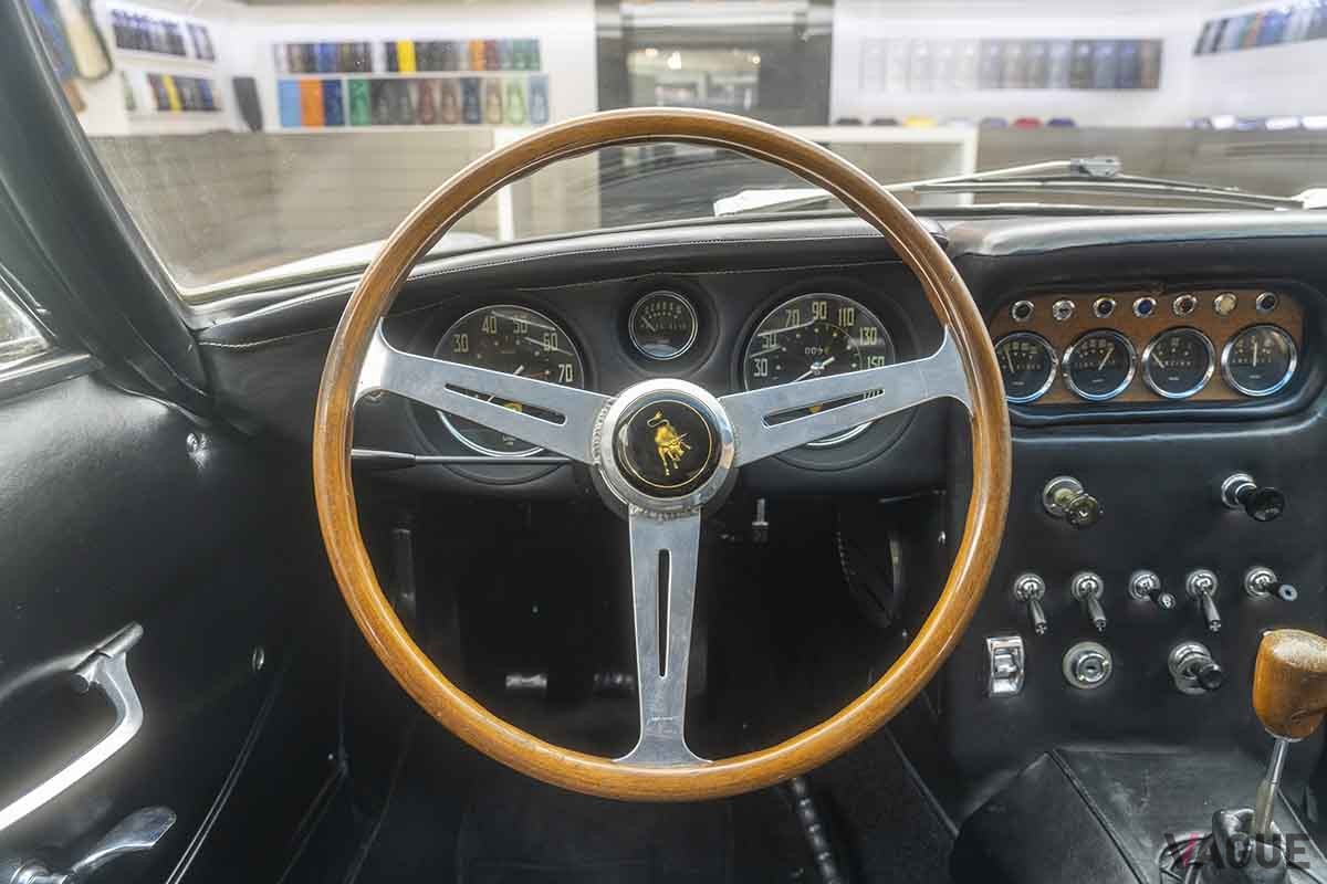 オークションに出品された1966年式ランボルギーニ「400GT 2＋2ツーリング」Ahmed Qadri-Pixelhaus Media(c)2024 Courtesy of RM Sotheby's