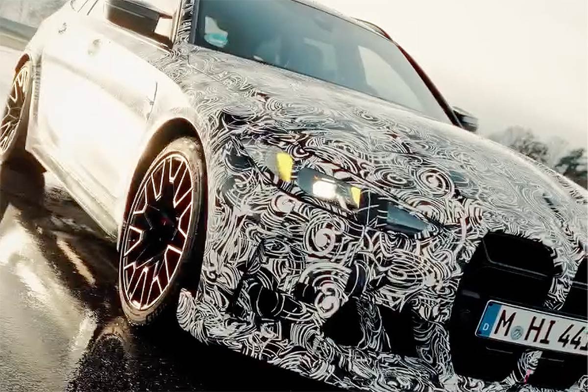 BMWがカーボンパーツと専用エアロをまとう「M3 CSツーリング」のティザー動画を公開