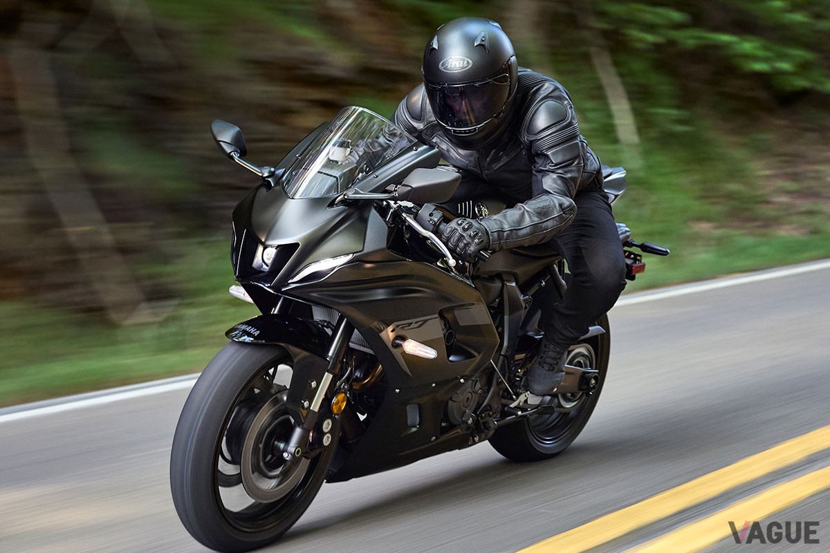 2025年モデルが発売されたヤマハ「YZF-R7」。写真のカラーは“マットダークグレー”