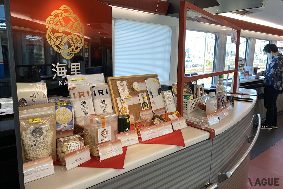 山形県酒田駅と新潟駅を結ぶ列車「海里」