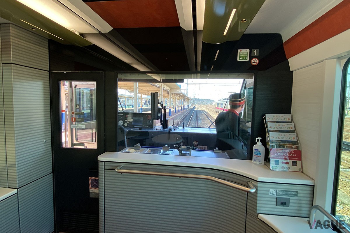 山形県酒田駅と新潟駅を結ぶ列車「海里」