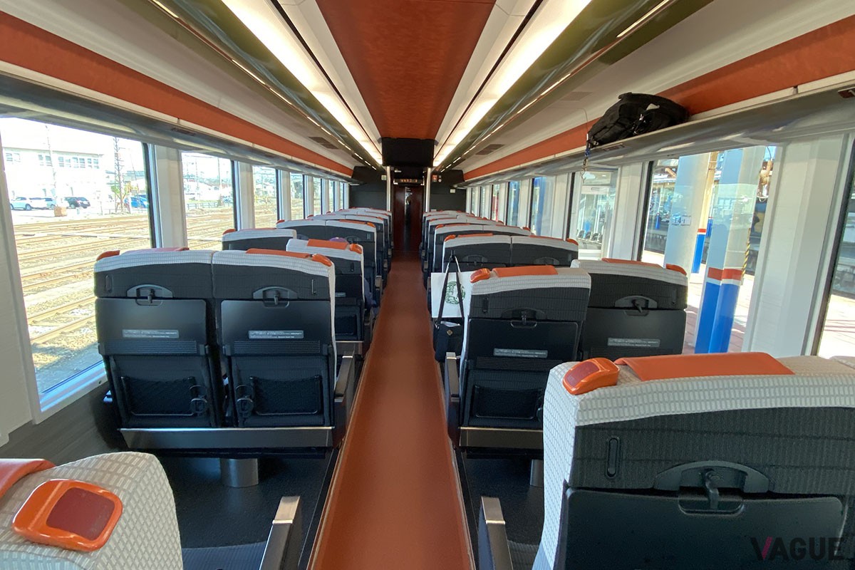 山形県酒田駅と新潟駅を結ぶ列車「海里」