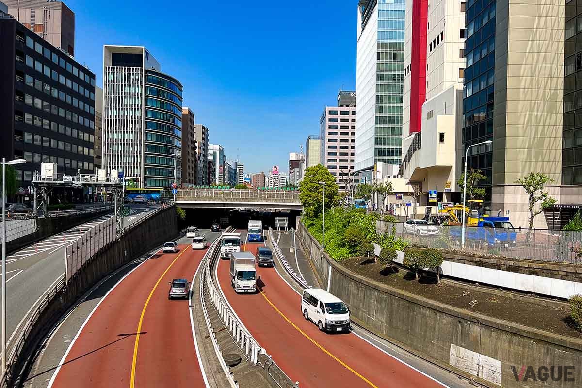 首都高の1日の平均通行台数は107.7万台（2024年11月）。平日は113.6万台、休日（日曜・祝日）は96.1万台となっている