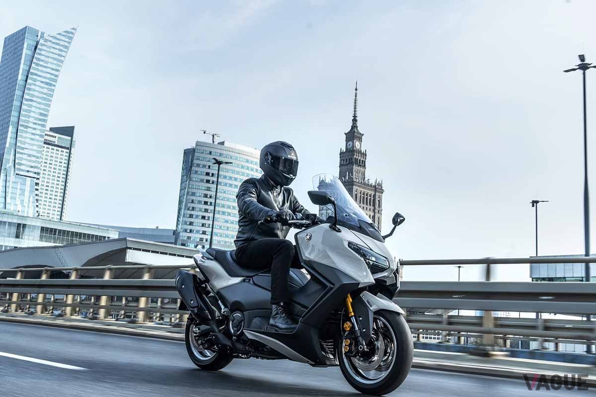 2025年2月28日に発売される2025年モデルのヤマハ「TMAX560」