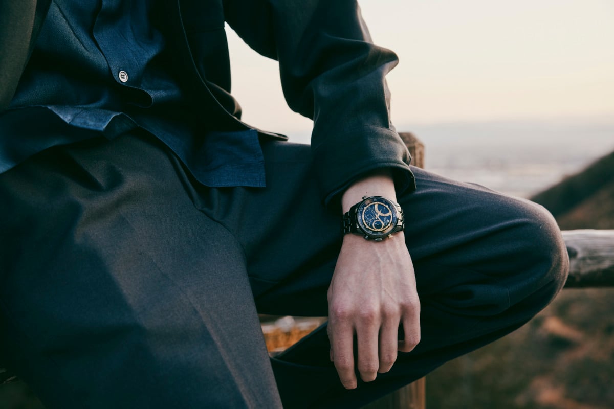 茜から藍へ。天空のパノラマに響くカンパノラ「星響」が、旅の終わりを静かに告げる