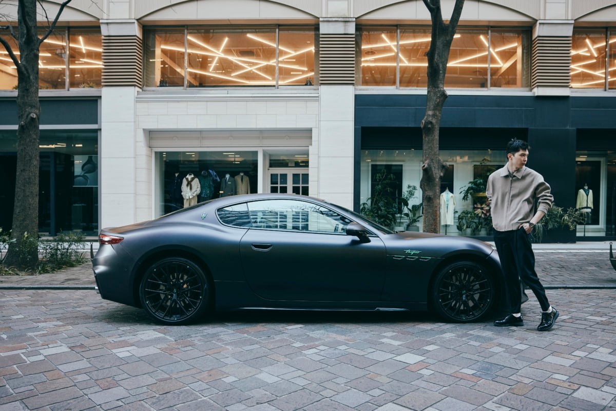 ビル風さえも心地よい温かさをまとい、街全体が春のまどろみに包まれている。オフィスワーカーたちは、新しい季節の始まりへと吸い込まれるようにビルの中へ向かっていった。