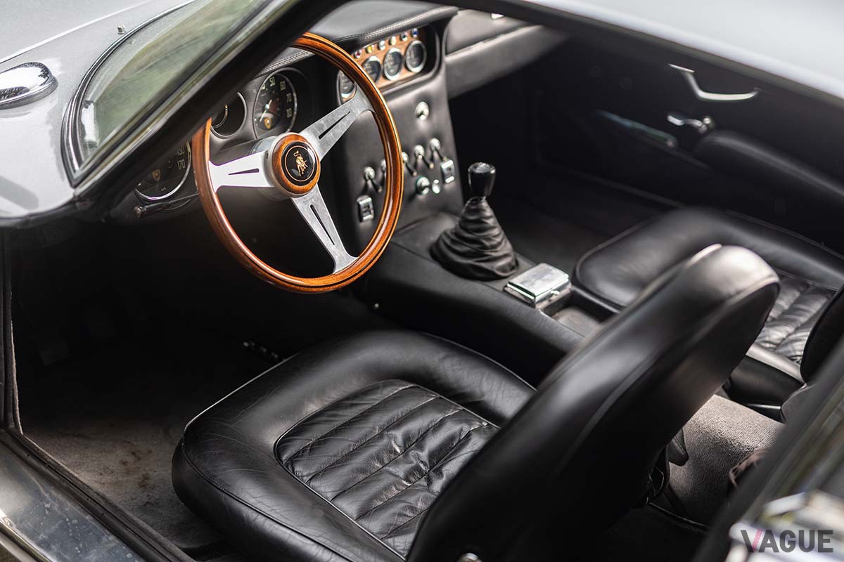 オークションに出品され21万8500ユーロ（約3532万円）で落札された1966年式ランボルギーニ「400GT 2＋2ツーリング」Simon Clay(c)2024 Courtesy of RM Sotheby's