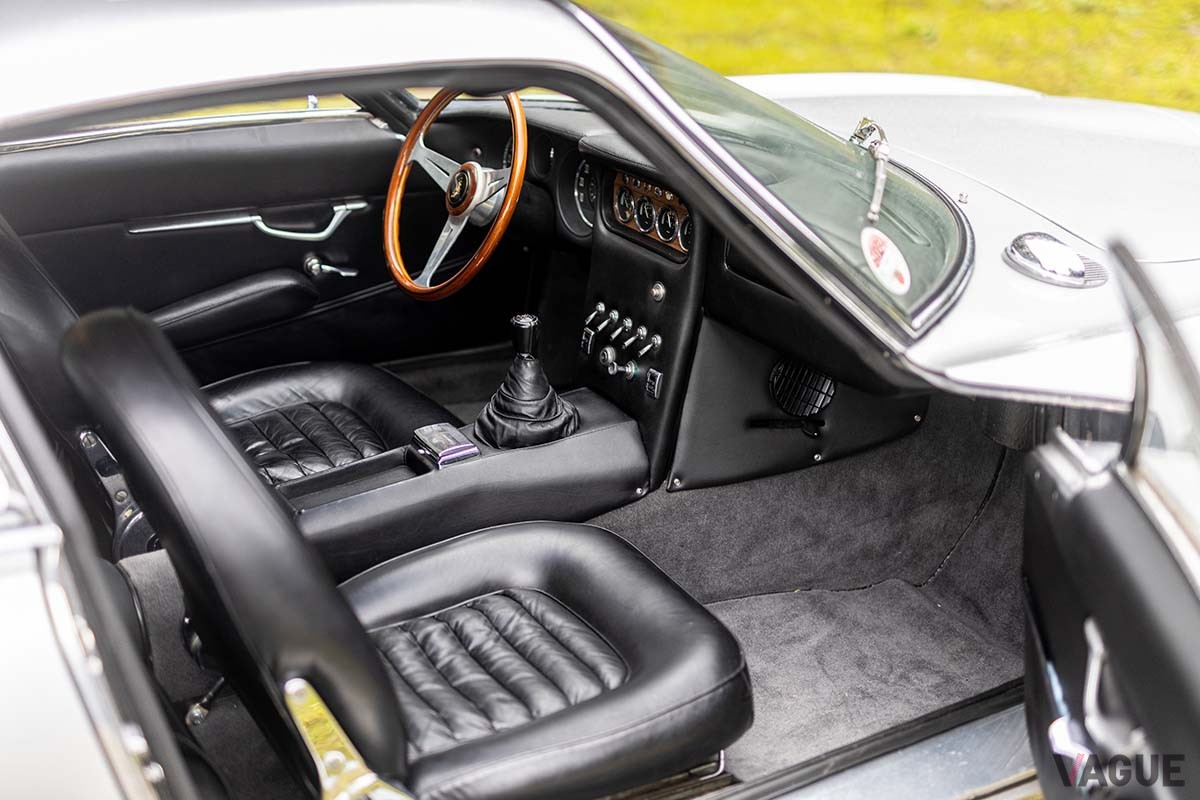 オークションに出品され21万8500ユーロ（約3532万円）で落札された1966年式ランボルギーニ「400GT 2＋2ツーリング」Simon Clay(c)2024 Courtesy of RM Sotheby's