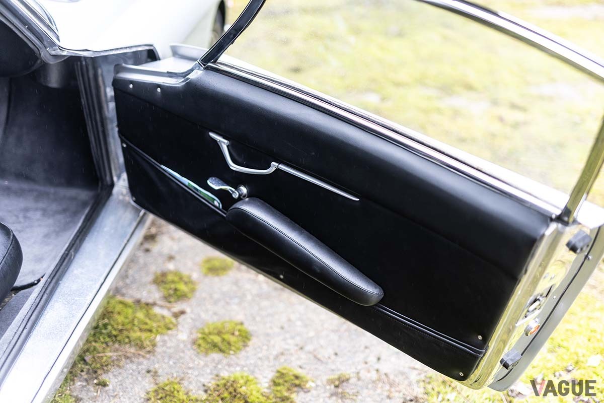 オークションに出品され21万8500ユーロ（約3532万円）で落札された1966年式ランボルギーニ「400GT 2＋2ツーリング」Simon Clay(c)2024 Courtesy of RM Sotheby's
