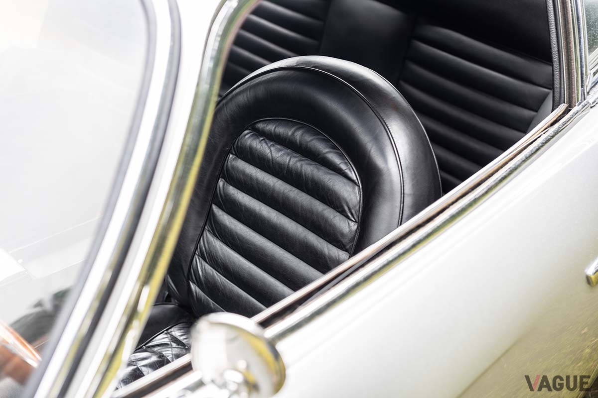 オークションに出品され21万8500ユーロ（約3532万円）で落札された1966年式ランボルギーニ「400GT 2＋2ツーリング」Simon Clay(c)2024 Courtesy of RM Sotheby's