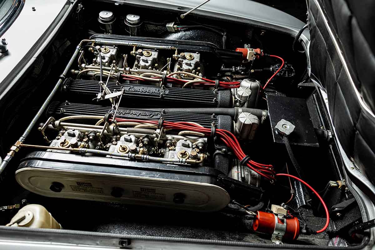 オークションに出品され21万8500ユーロ（約3532万円）で落札された1966年式ランボルギーニ「400GT 2＋2ツーリング」Simon Clay(c)2024 Courtesy of RM Sotheby's