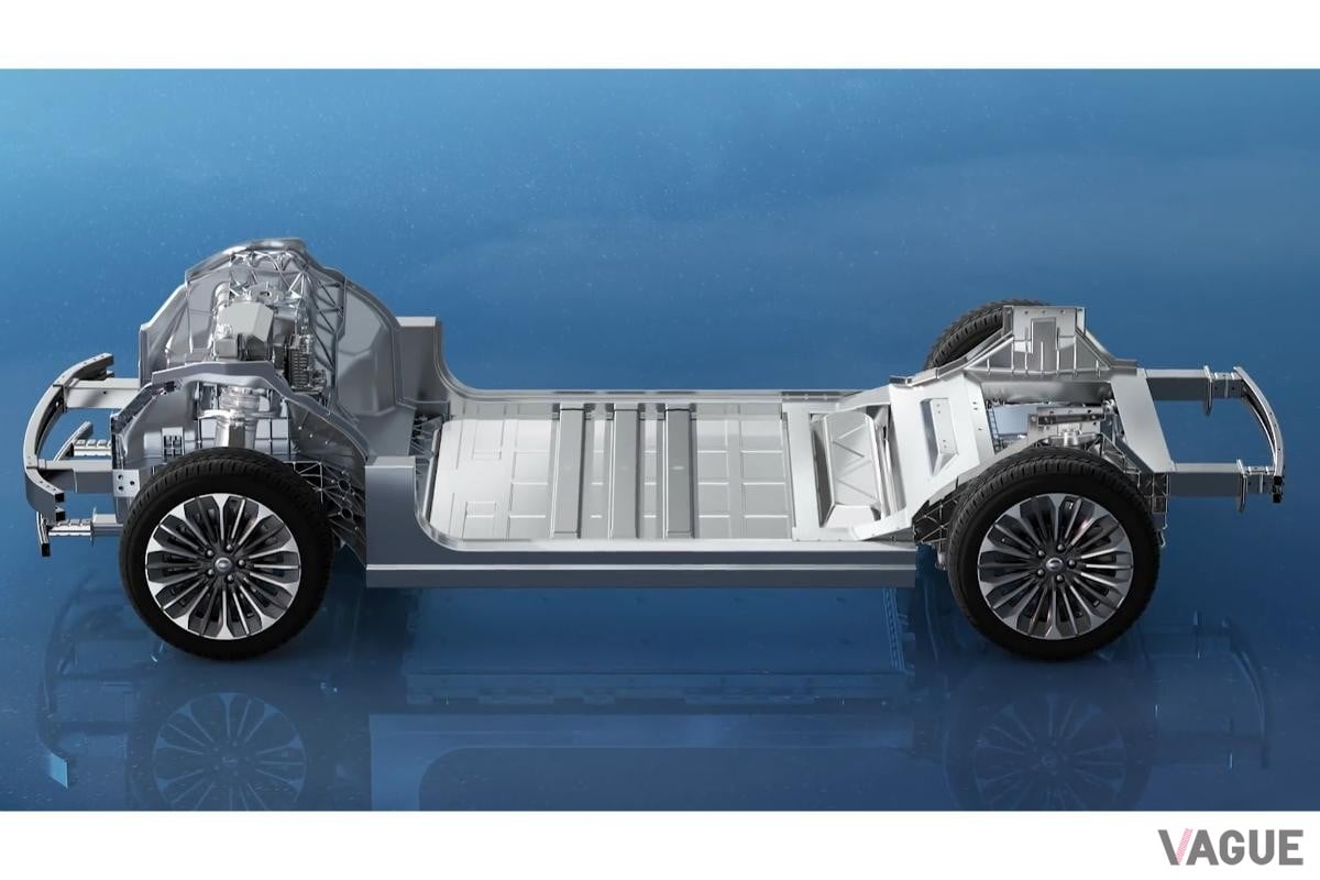 日産自動車のミッドサイズEVセダン新型「N7」