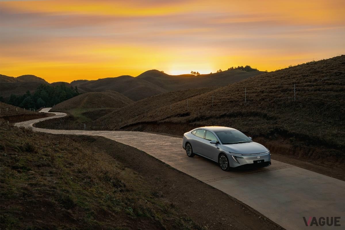 日産自動車のミッドサイズEVセダン新型「N7」