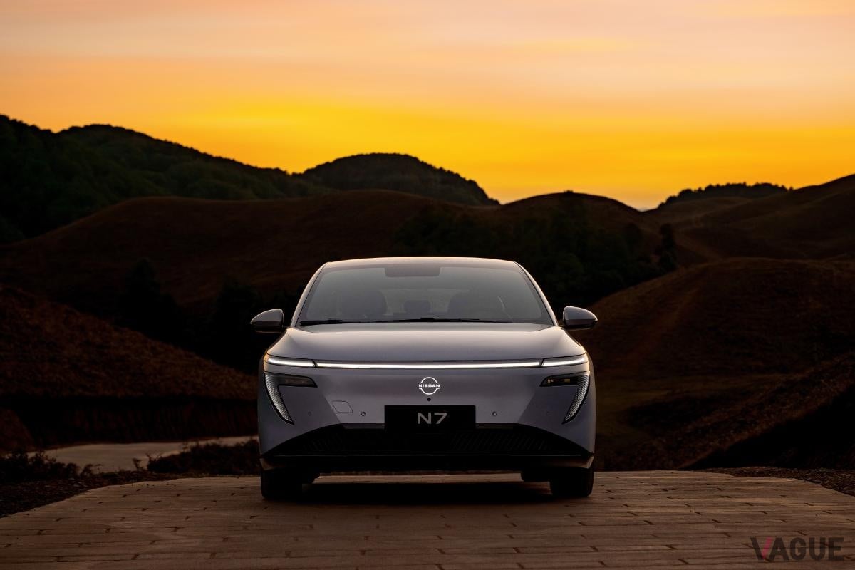 日産自動車のミッドサイズEVセダン新型「N7」