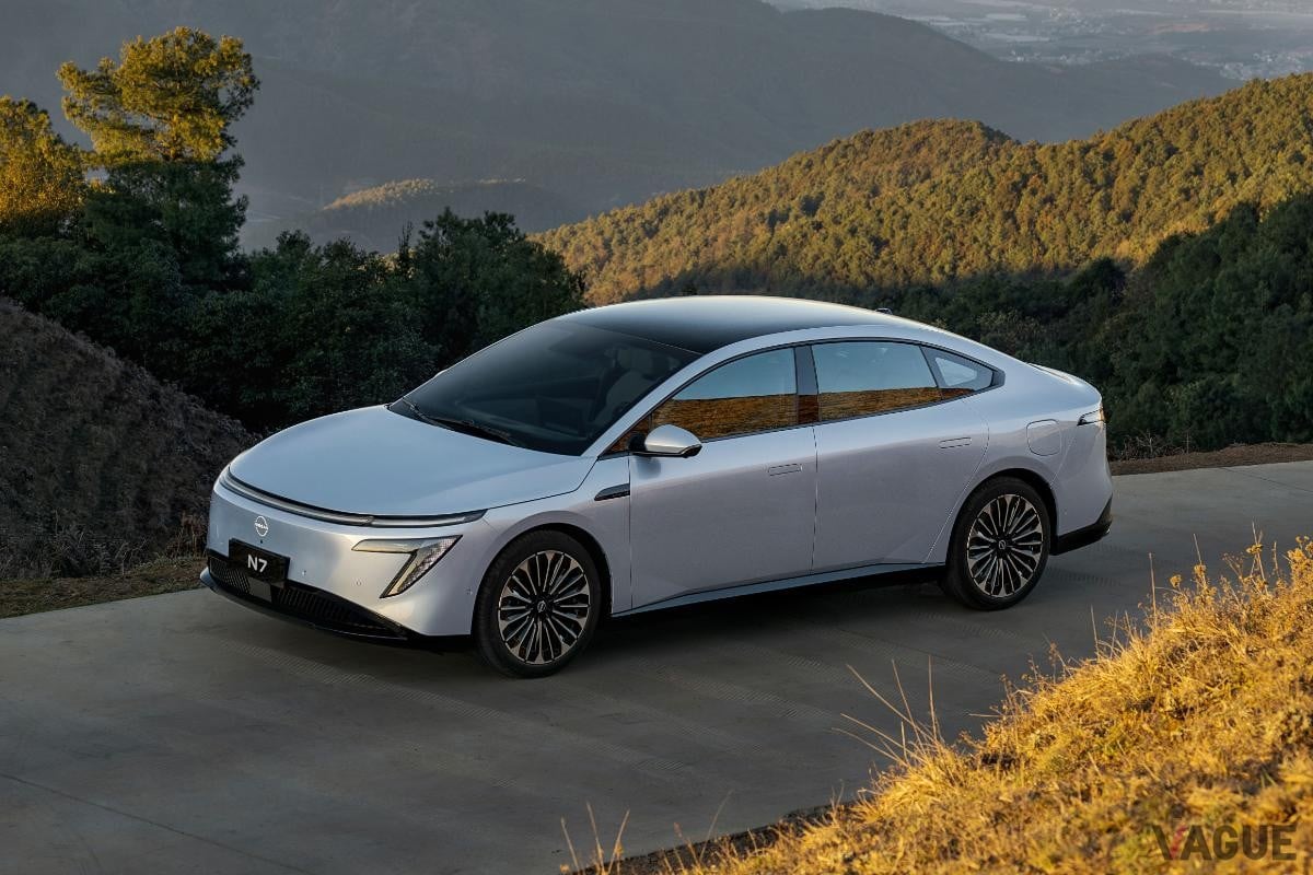 日産自動車のミッドサイズEVセダン新型「N7」