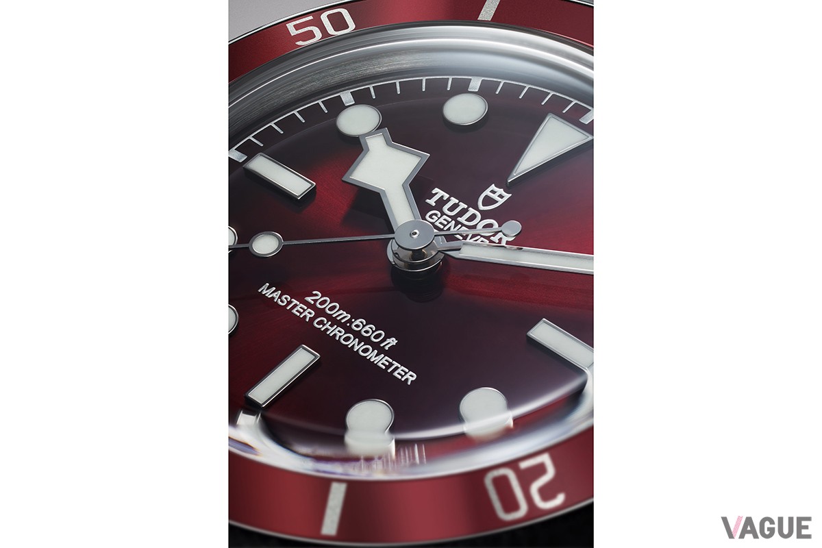 「Black Bay 58」39 mm スチール製ケース バーガンディダイアル