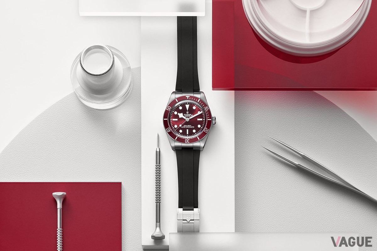 「Black Bay 58」39 mm スチール製ケース バーガンディダイアル