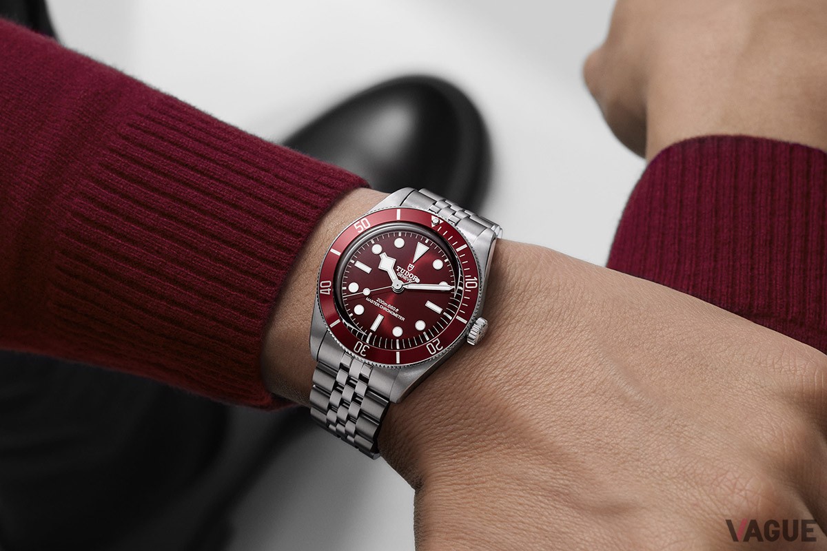 「Black Bay 58」39 mm スチール製ケース バーガンディダイアル