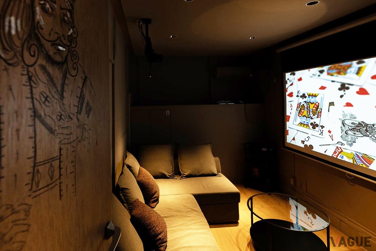 大型プロジェクターでは映画の視聴やゲームも可能