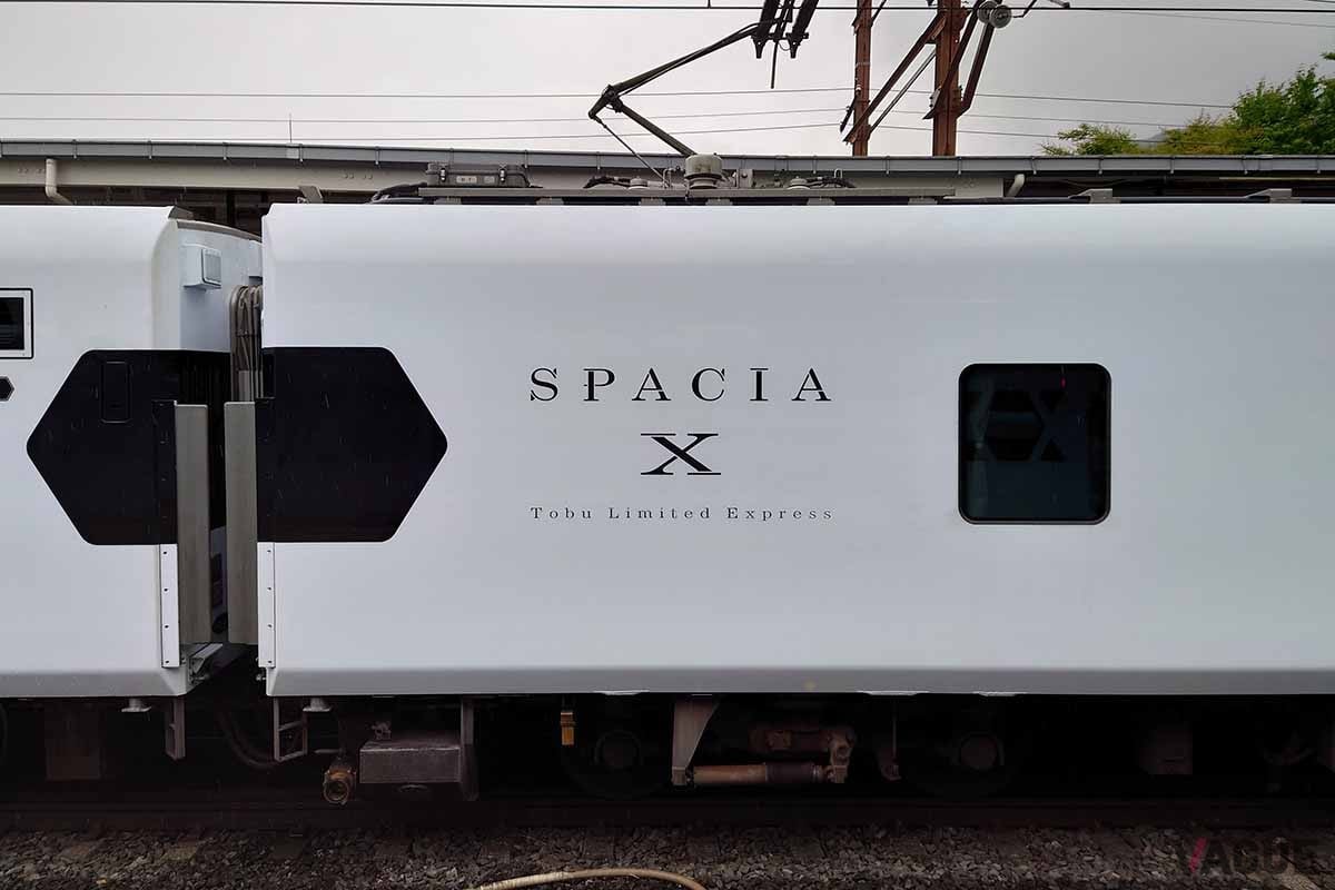 浅草駅と東武日光駅、鬼怒川温泉駅を結ぶ東武の豪華特急列車「スペーシアX号」
