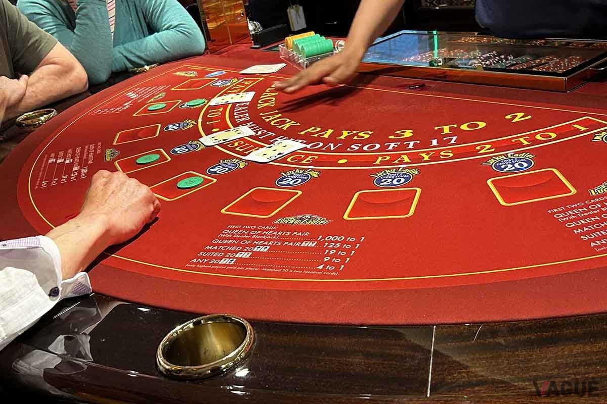 カジノ。「無料カジノ講座」ではブラックジャックを習う