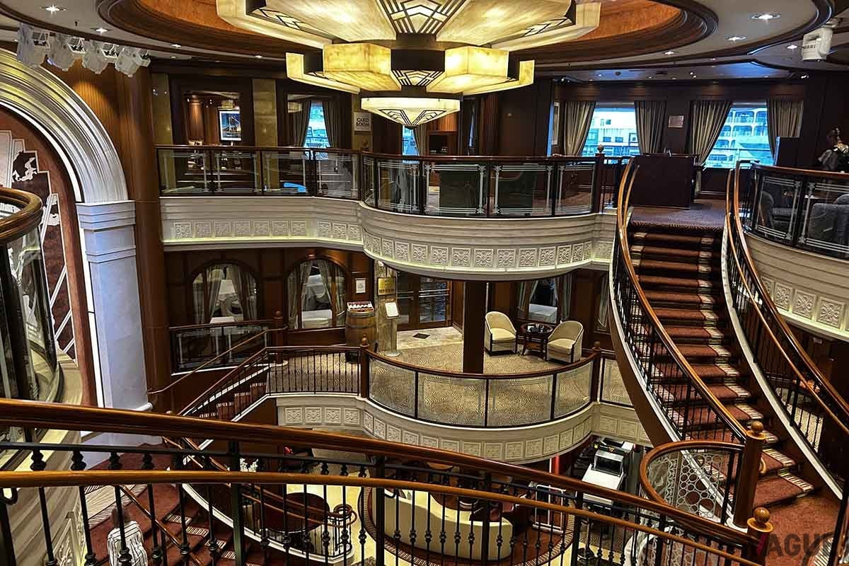 クイーン・エリザベスのメインとなるグランド・ロビー