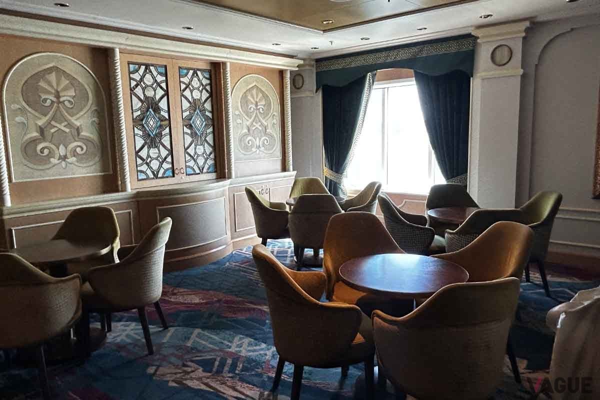 クイーン・エリザベスの船内