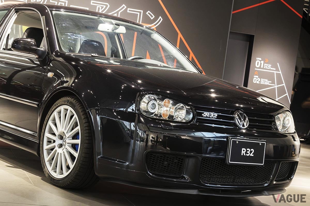 フォルクスワーゲン「ゴルフIV」をベースに仕立てられたハイパフォーマンスモデル「ゴルフR32」