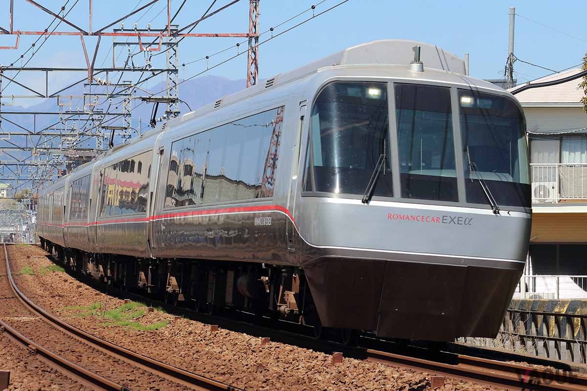 小田急「ロマンスカーEXEα（30000形）」