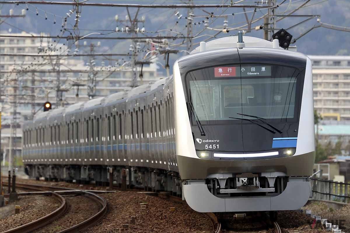 小田急・通勤車両5000形。2022年から通勤車両の3号車を「子育て応援車」と設定している　提供：小田急電鉄株式会社