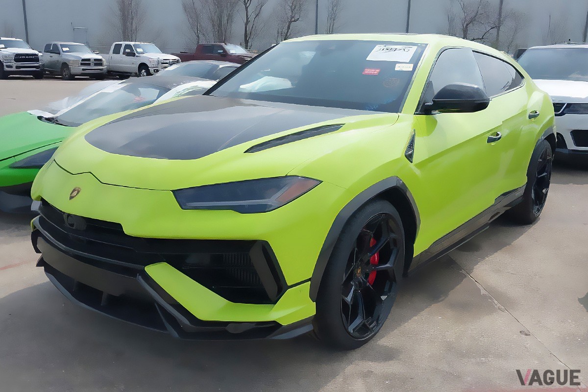 車両識別番号が切り取られたランボルギーニ「ウルス ペルフォルマンテ」。走行距離はわずか52マイル（C）Insurance Auto Auctions, Inc.