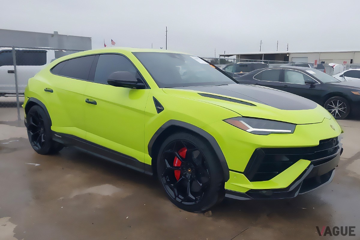 車両識別番号が切り取られたランボルギーニ「ウルス ペルフォルマンテ」。走行距離はわずか52マイル（C）Insurance Auto Auctions, Inc.