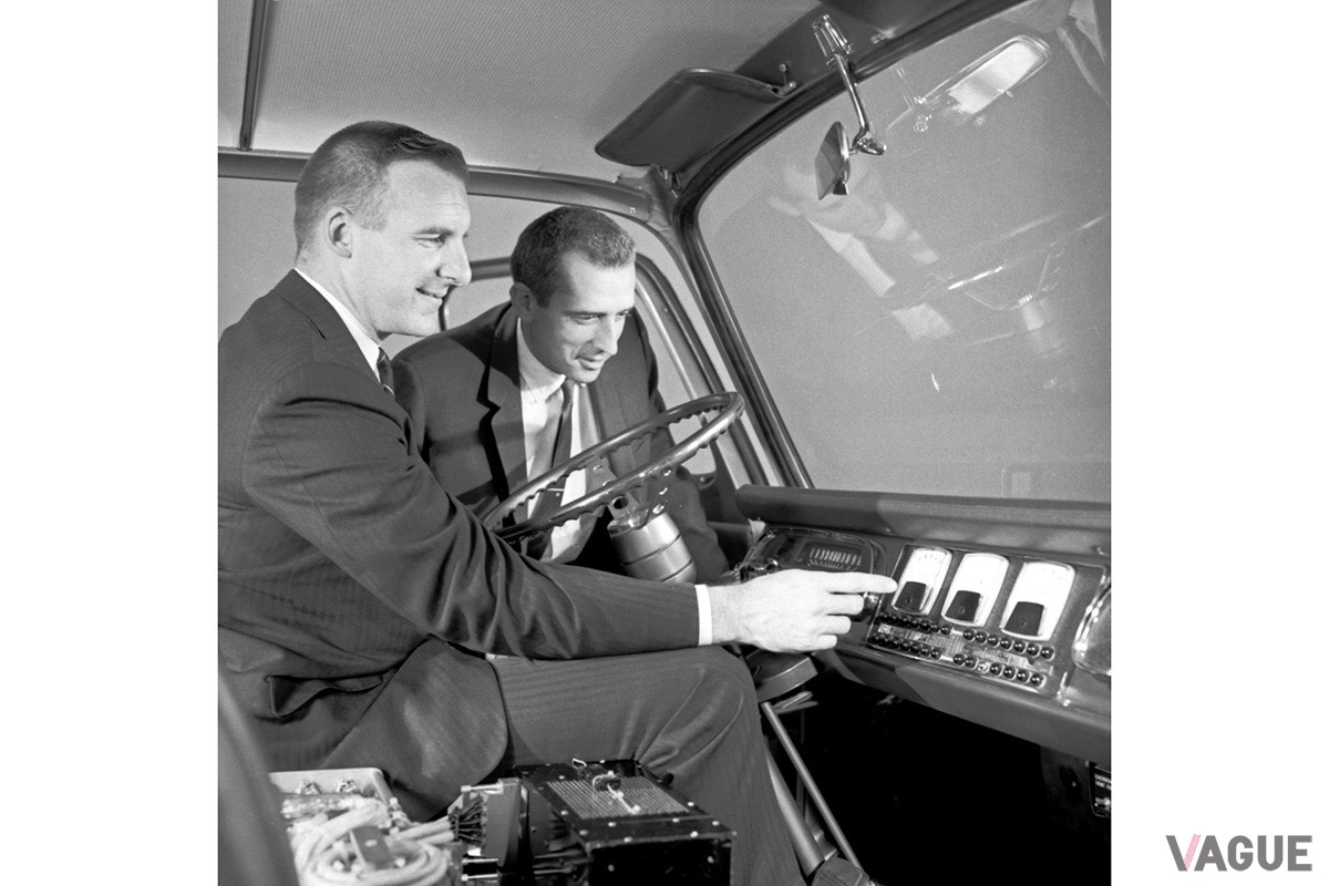 世界初の燃料電池車のプロトタイプとして発表されたGMの「エレクトロバン」