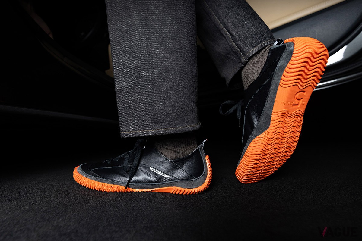 マツダのカーデザイナーが線を引き、広島のシューズブランド・スピングルとのコラボで製品化したスニーカー「SP-MX5」