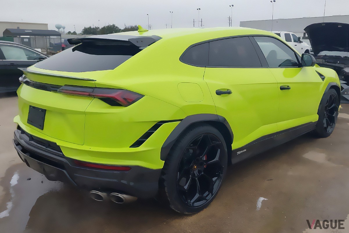 車両識別番号が切り取られたランボルギーニ「ウルス ペルフォルマンテ」。走行距離はわずか52マイル（C）Insurance Auto Auctions, Inc.