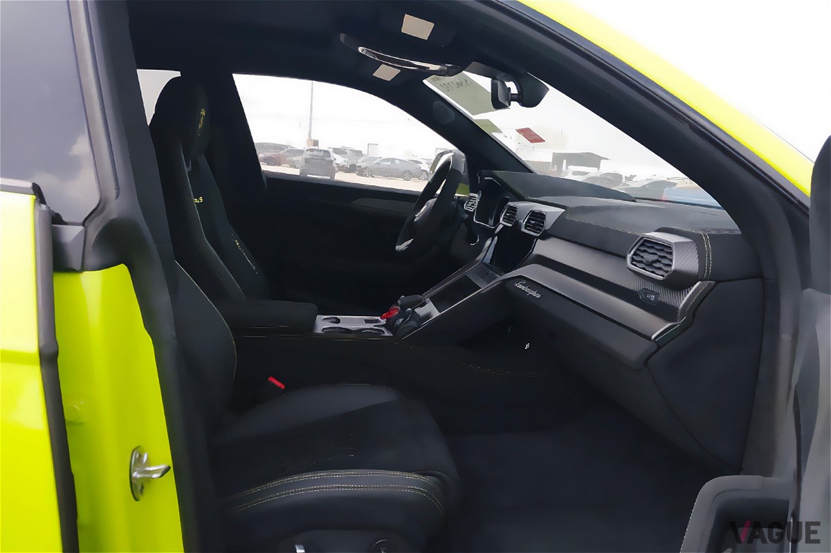 車両識別番号が切り取られたランボルギーニ「ウルス ペルフォルマンテ」。走行距離はわずか52マイル（C）Insurance Auto Auctions, Inc.