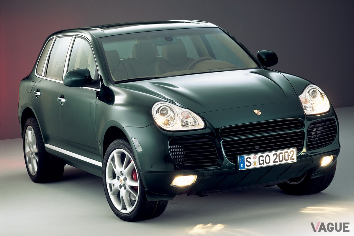 2002年のパリモーターショーでお披露目されたポルシェ初のSUV「カイエン」。5人乗りで荷室も広く、実用性は上々