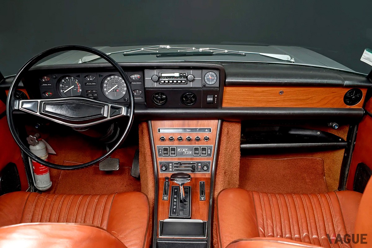 ジャンニ・アニェッリの愛車であった特注モデル、フィアット「130ファミリアーレ」（C）RMサザビーズ