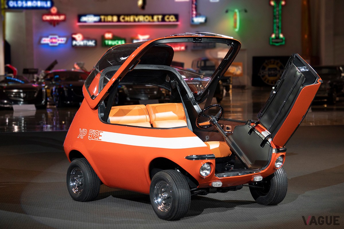 1969年に発表されたGMのコンセプトカー「XP 512E」。全長約2.2mの小さなボディに84Vの鉛蓄電池パックを搭載した電気自動車で、約40km/hで最長約93km走行できた