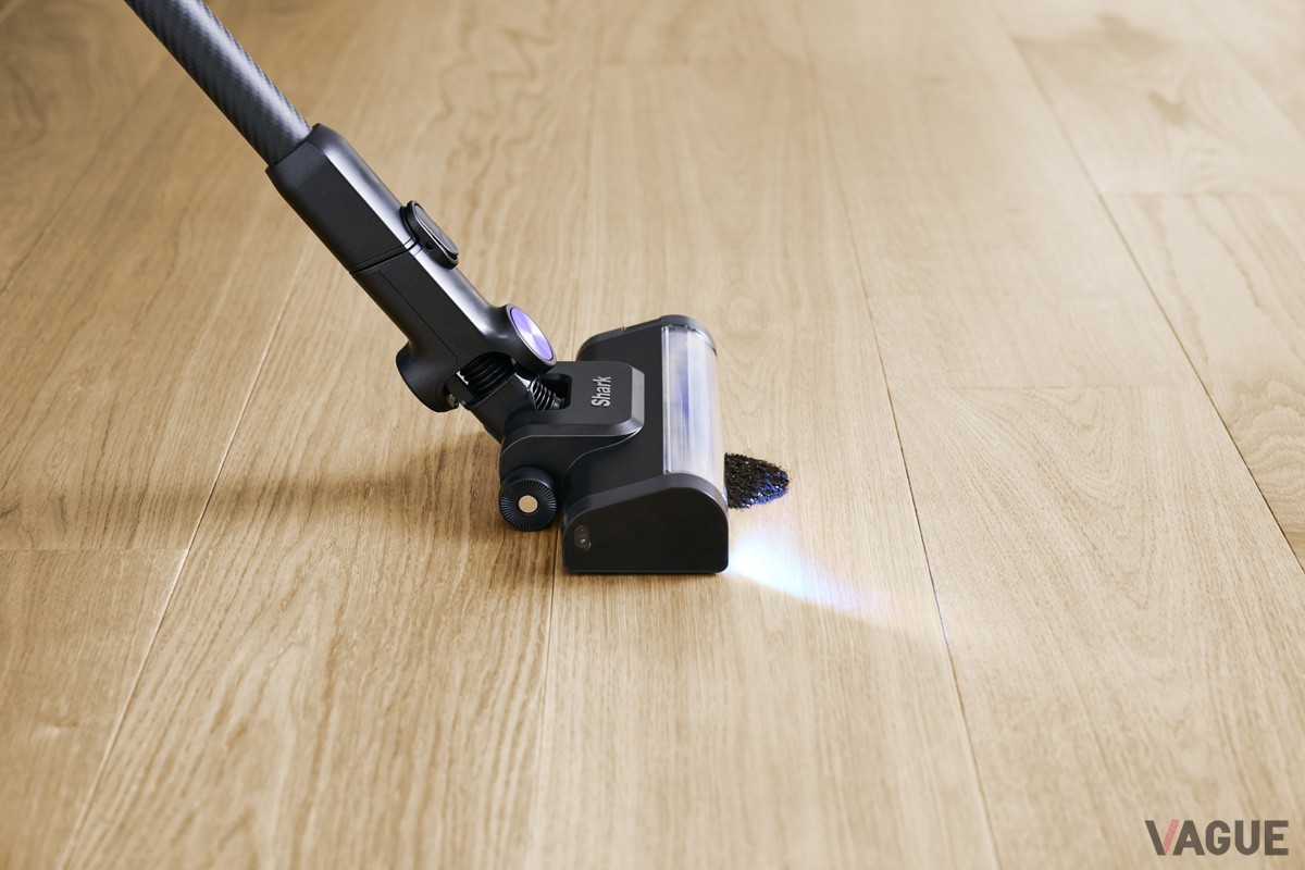 新たに搭載された青色LEDヘッドライトはゴミを可視化