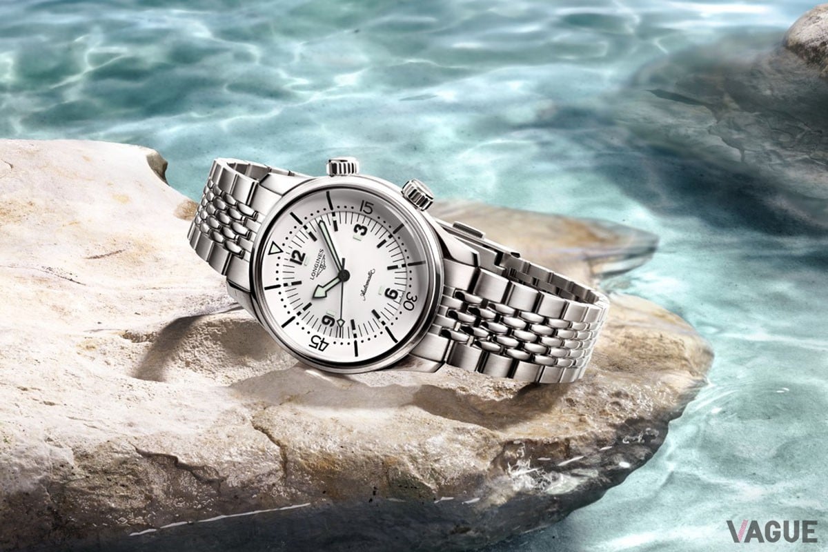 マットホワイトのラッカーにブラックの針とインデックス。新登場のホワイトダイヤルモデルはコントラストの高いモノトーンが新鮮