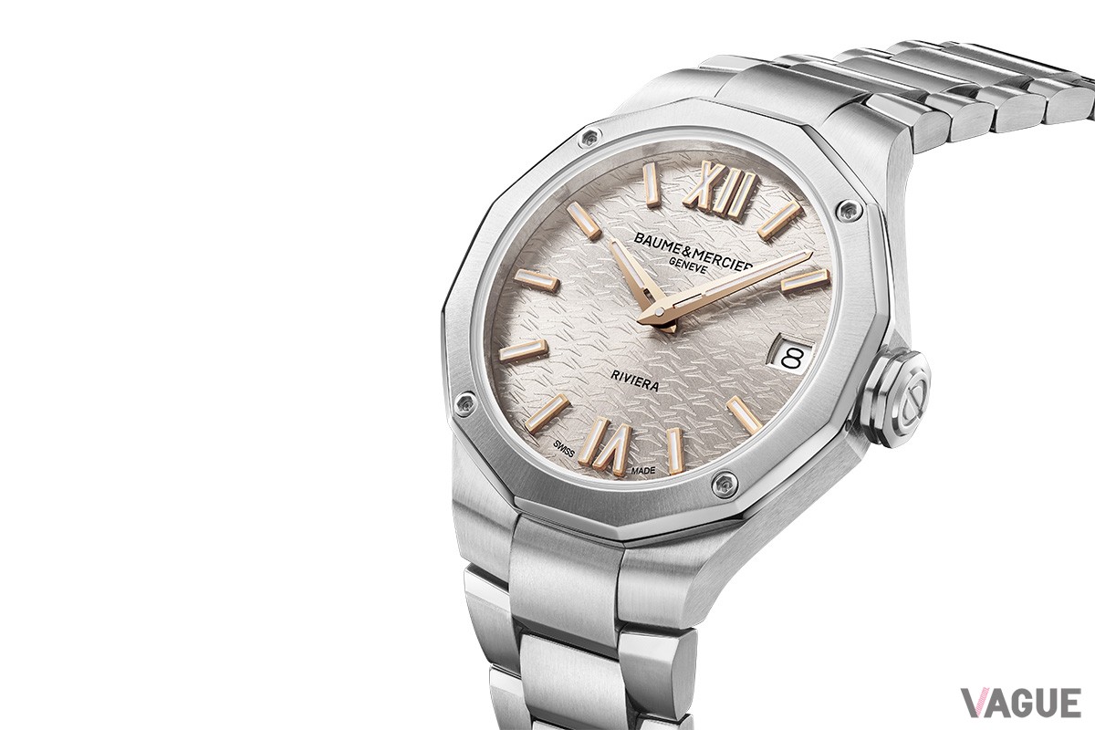 「ウォームシルバー（M0A10810）」（27万600円 消費税込）